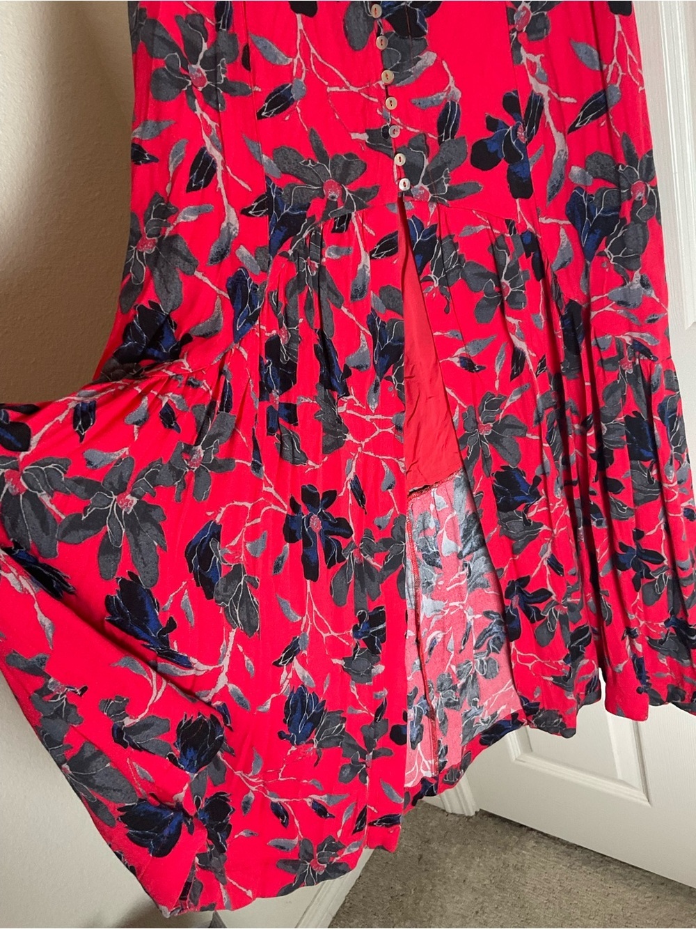 Free People Smooth Sailing Maxi Skirt Size 2 Red Floral Button Front Tiered - Picture 4 of 10